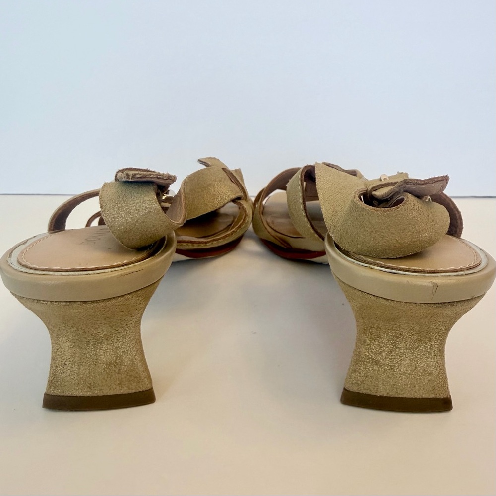 Donald Pliner Kaia gold platino kitten heeled sandals, size 9.5 - Picture 5 of 9